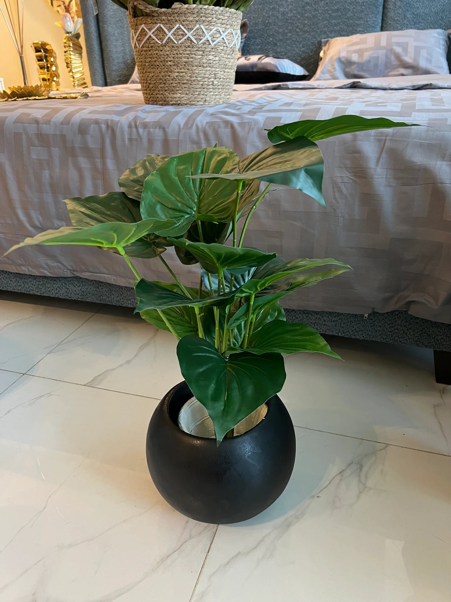 Round Pot with Plant (005) – Decorative Artificial Plant in Modern Pot | Meer Decor World