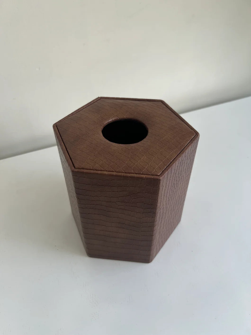 Leather Tissue Box Round 05 – Premium Round Leather Tissue Holder | Meer Decor World